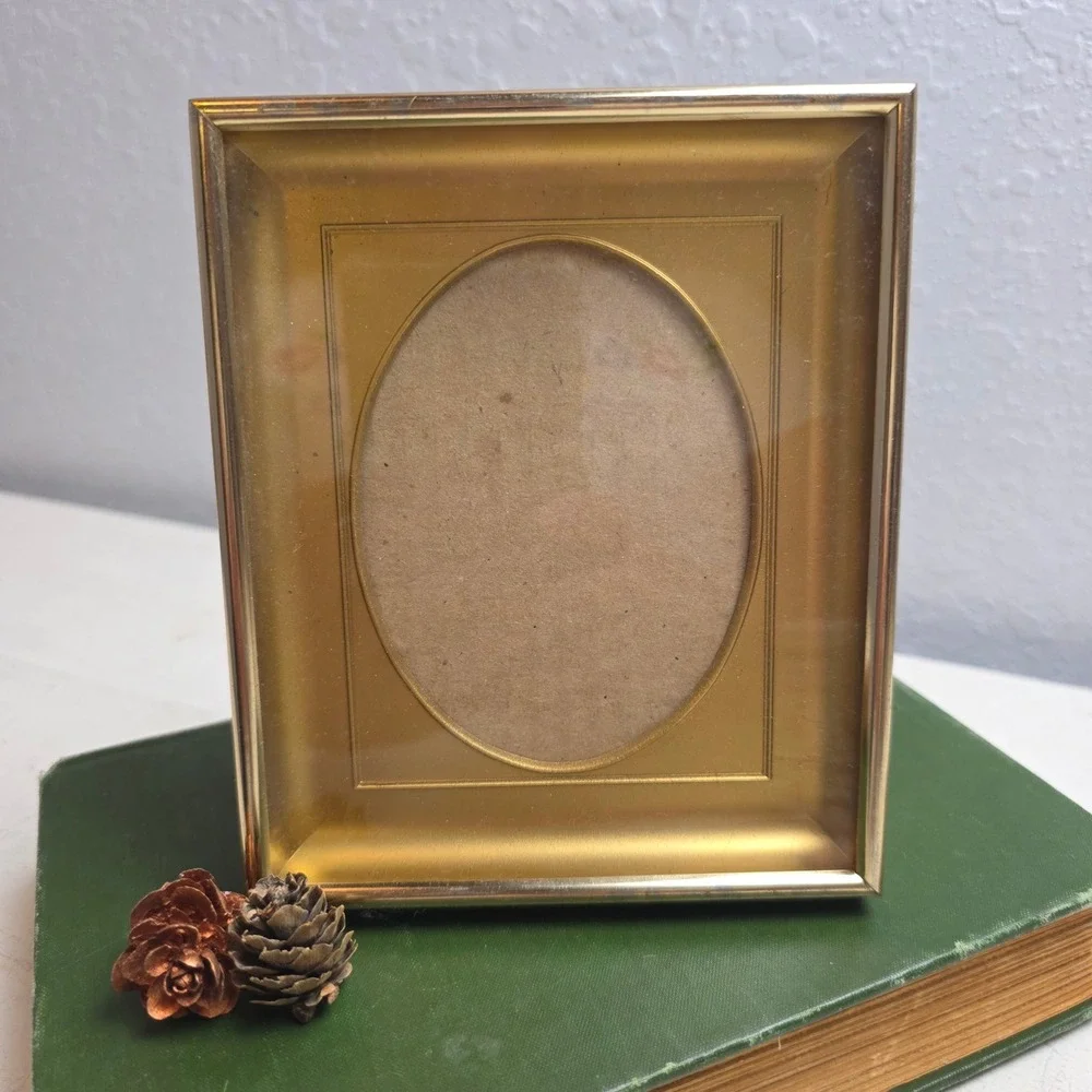 Vintage Thick Gold Tone Metal Picture Frame Oval‎ Opening Rectangle Tabletop
